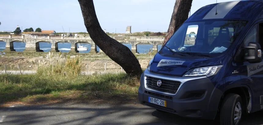 mit indie campers surfen in frankreich