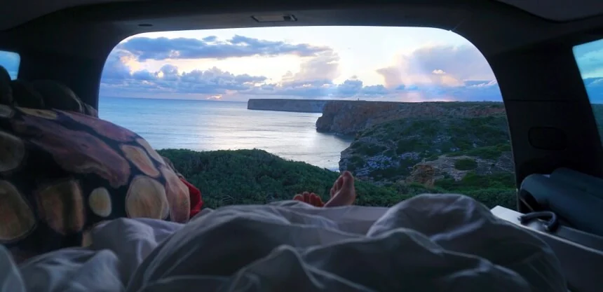 vw bus mieten für surfer mit blick auf den atlantik in sagres portugal