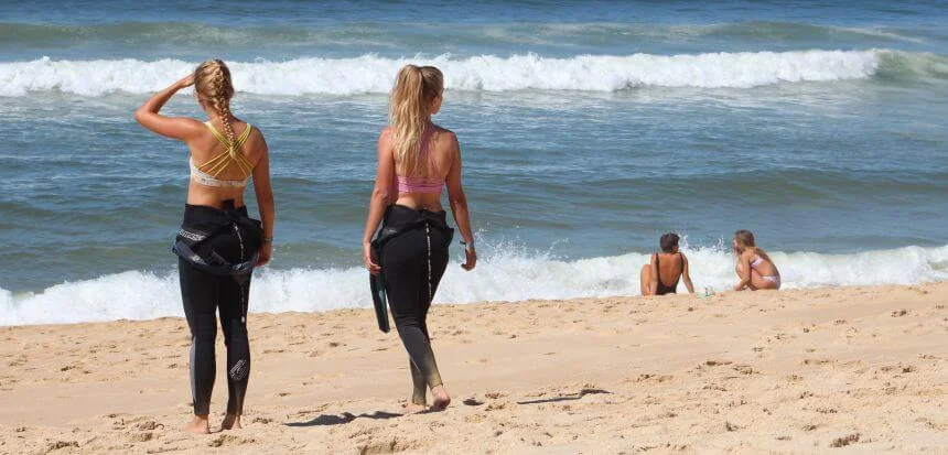 Wann es in Europa warm genug für den Surf Bikini ist Wann es in Europa warm genug für den Surf Bikini ist
