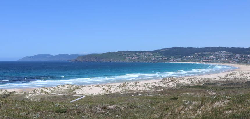 Der über deri Kilometer lange Surfstrand von Valdovino Der über deri Kilometer lange Surfstrand von Valdovino