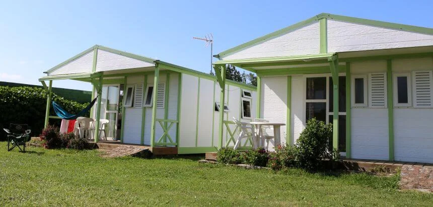 Familien-Bungalows auf dem Campingplatz von Valdovino Familien-Bungalows auf dem Campingplatz von Valdovino