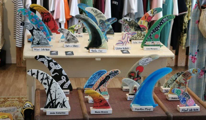 Surf Shop mit Finnen Ausstellun in Portugal Surf Shop mit Finnen Ausstellun in Portugal