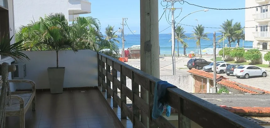 Hereda Surf Hostel_Balkon