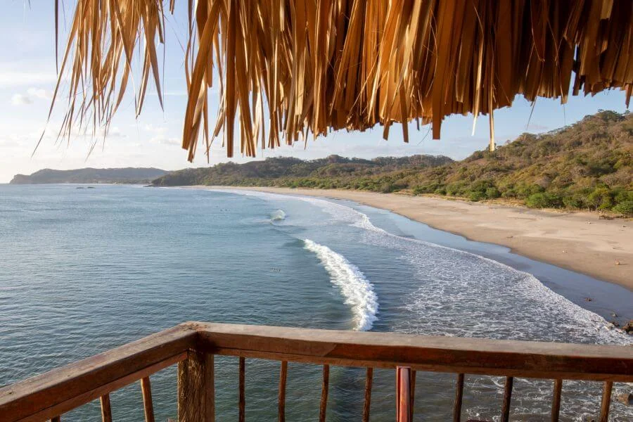 Blick vom Monkey House Hostel über den Playa Amarillo in der Region Rivas, Nicaragua