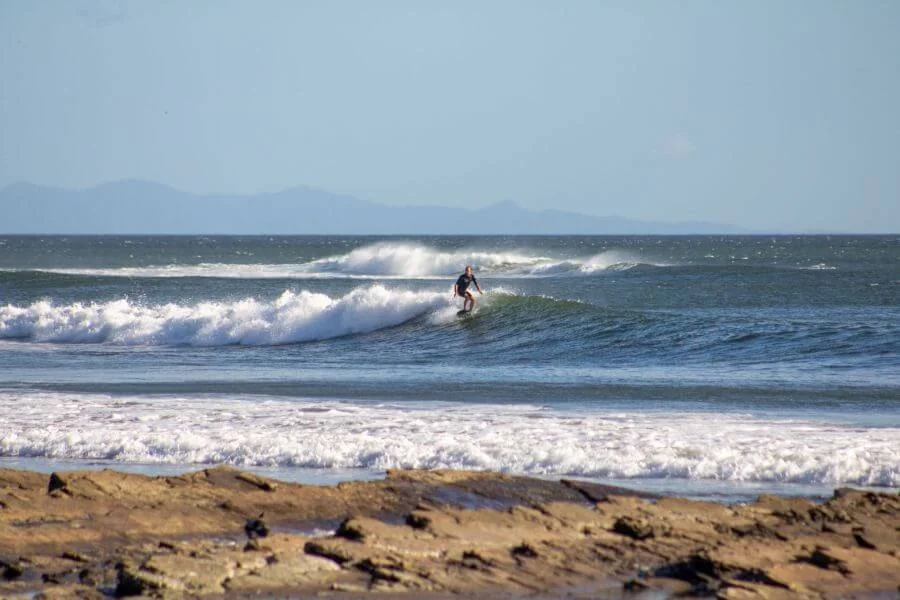 Lefthander am Popoyo Mainbreak in Nicaragua