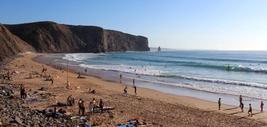 Arrifana in der Algarve ist einer der besten Surfspot zum Surfen Lernen in ganz Europa