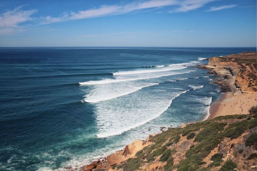 Ribeira Dilhas in Ericeira ist eine der besten Surfspots von Portugal