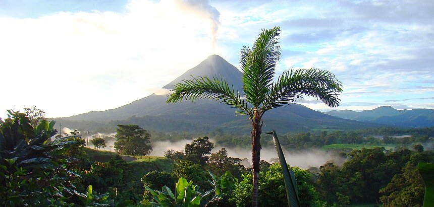 In Costa Rica surfen_Vulkane und Dschungel