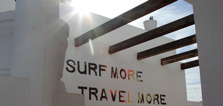 Balance Training auf der Slackline und geselliges Campleben bei Planet Surfcamps in Fuerteventura