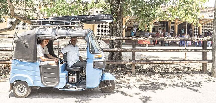 Sri Lanka surfen_Madiha_Bahnhof