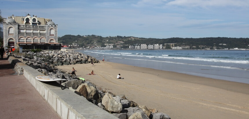 Surfspot Le Casino in Hendaye ist breiter Beachbreak mit vielen Peaks zum surfen lernen in Frankreich