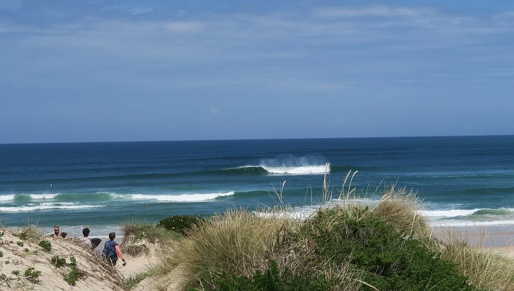 In Peniche suren_Surfspot meio da baia_in Europa surfen