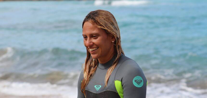 Surflehrerin Chiara in Buggerru auf Sardinien