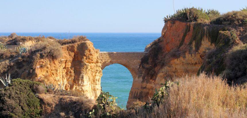 Typische Küstenlandschaft an der Süd-Algarve