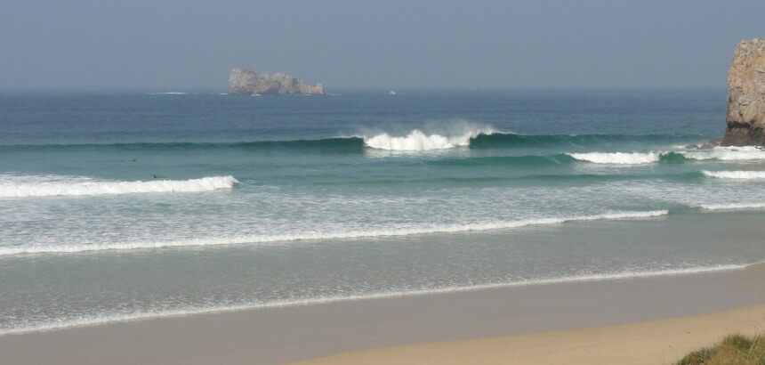 Anse de Pen-Hat im April_Righthander bei Mid Tide und kaum einer im Wasser_So kann Surfen in der Bretagne sein