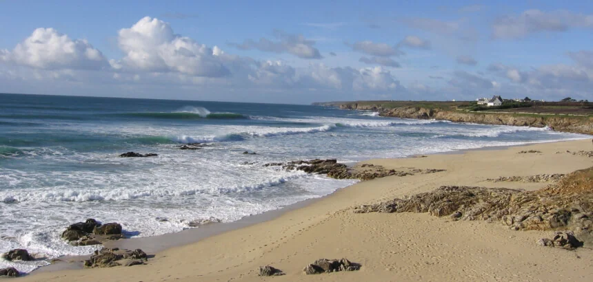 Saint Tugen - perfekter Peak am Westende der Bucht-Bretagne Surfen