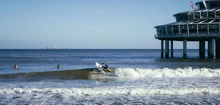 Scheveningen Surf Session am Pier_Surfen in Holland