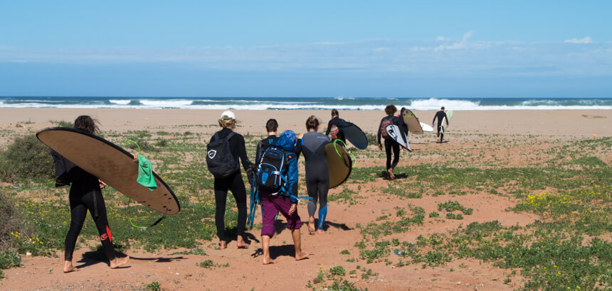 Surfcamp Marokko auf dem Weg zum Surfen in Sidi Ifni