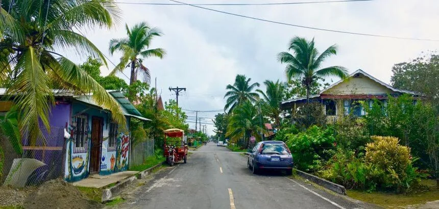Isla Colón - Auf dem Weg zu den Surfspots