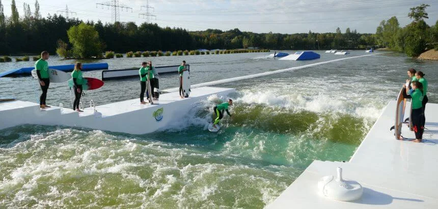 Indoor Surfen und stehende Wellen in Deutschland
