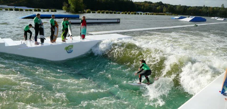 Lakesurf - künstliche Welle in Langenfeld bei Köln Lakesurf - künstliche Welle in Langenfeld bei Köln