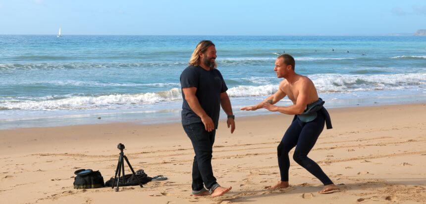 Dean beim Coachen und Erklären der Surf Drills in der Algarve