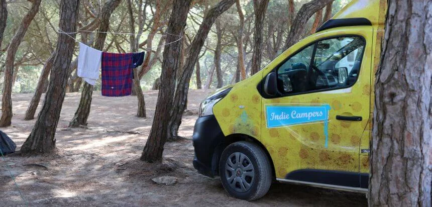 Mit Indie Campers auf dem Orbitur Campingplatz in Guincho bei Lissabon, Portugal Mit Indie Campers auf dem Orbitur Campingplatz in Guincho bei Lissabon, Portugal