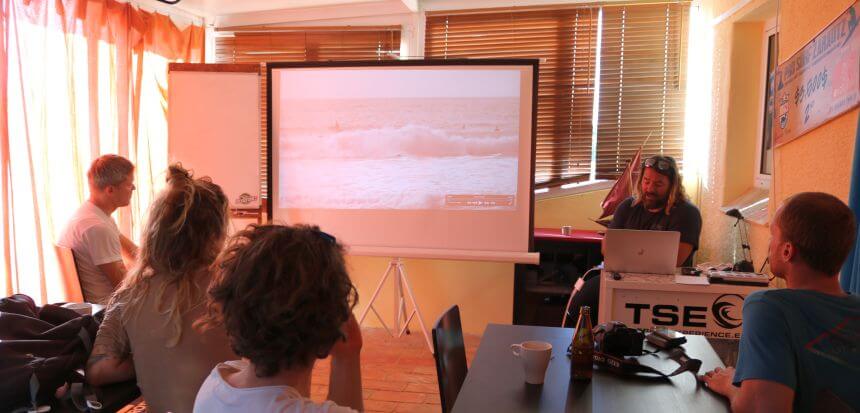 Videoanalyse beim Advanced Surf Training von The Surf Experience in Lagos, Portugal