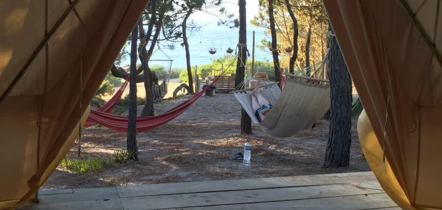 Das Dreamsea Surfcamp Portugal liegt direkt am Meer Das Dreamsea Surfcamp Portugal liegt direkt am Meer