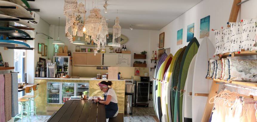 Das Magic Quiver Deli Café bietet Konzerte, Surffilmabende und Ausstellungen Das Magic Quiver Deli Café bietet Konzerte, Surffilmabende und Ausstellungen