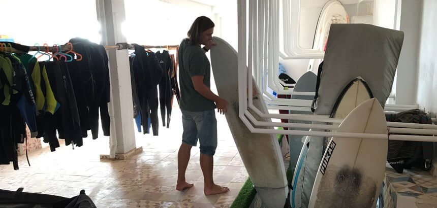 Im geräumigen Trockenraum kannst du dein Surfequipment lagern Im geräumigen Trockenraum kannst du dein Surfequipment lagern