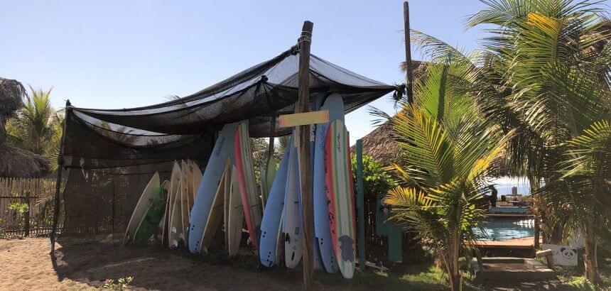 Surfboard Rental in der Cocori-Lodge in Guatemala