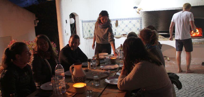 Gesellige Pizza Night im SaltyWay Surfcamp Gesellige Pizza Night im SaltyWay Surfcamp