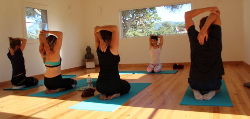 Yoga im SaltyWay Surfcamp bei Lissabon