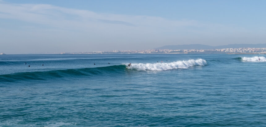 Perfekte Bedingungen zum Surfen lernen an der Costa da Caparica