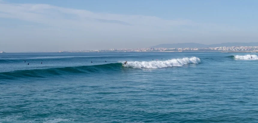 Perfekte Bedingungen zum Surfen lernen an der Costa da Caparica