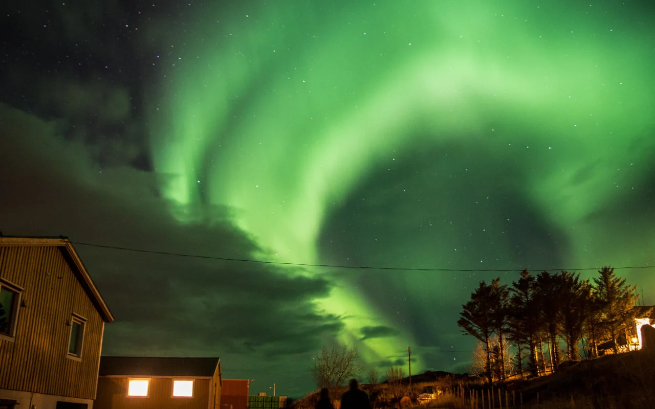 surfen-lofoten-polarlichter