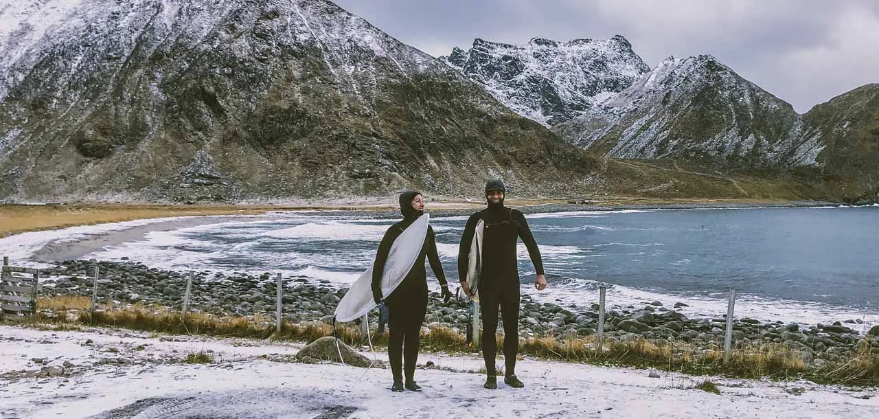 surfen-lofoten-unstad-schnee-860x410
