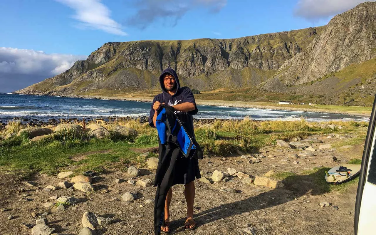 surfen-lofoten-unstad-umziehen