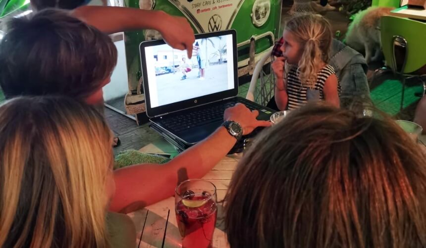 Fotoanalyse in der Fuerteventura Surfschule Surf Academy