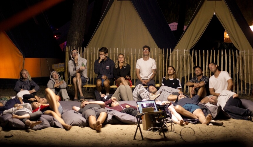 Surfkino Abend im Camp in Frankreich