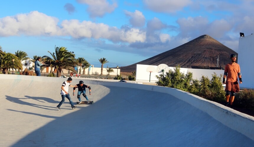 Surf Simulations Training mit Carl in der Skate Bowl von La Oliva