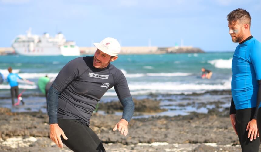 Surfcamp Fuerteventura_Techniktraining mit Dave am Surfspot Rocky Point in Corralejo