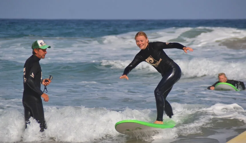 Surflehrer Ralf im Surfkurs von Nalusurf im Süden von Fuerteventura Surflehrer Ralf im Surfkurs von Nalusurf im Süden von Fuerteventura