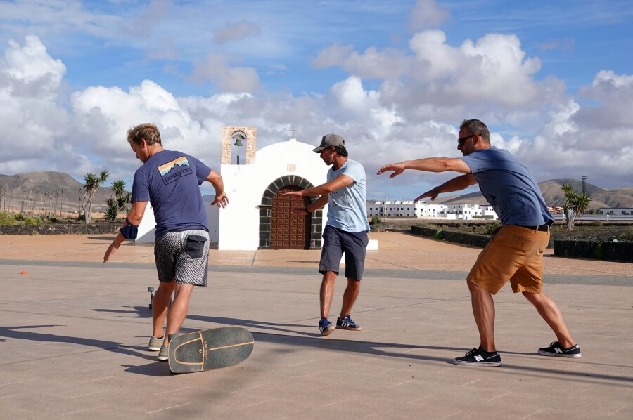 Surf Skate Training von Tight Arcs Fuerteventura in El Cotillo