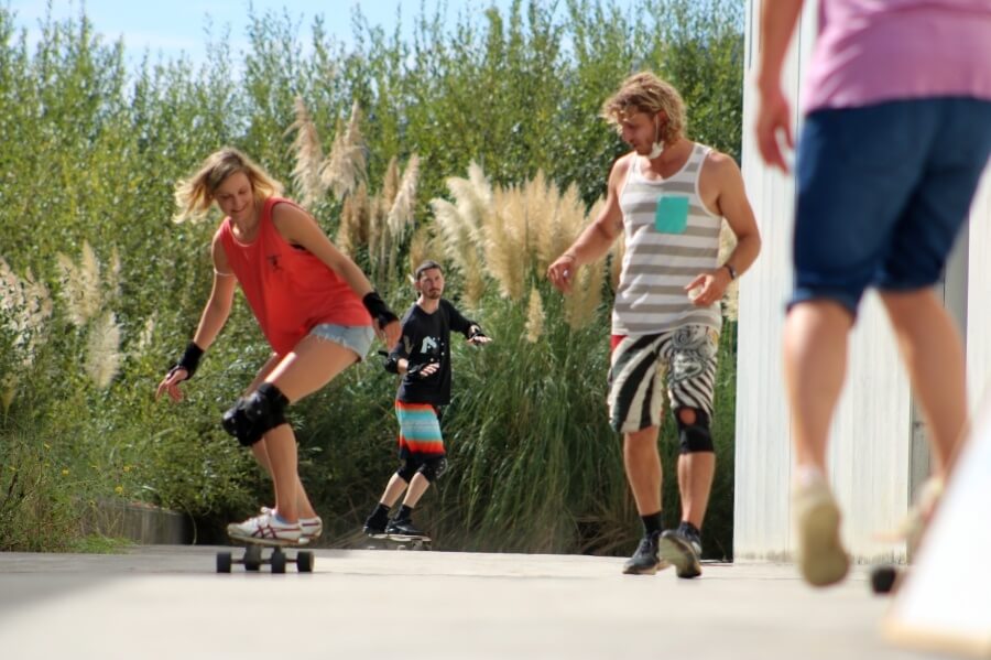 Surfskate Training im Camino Surfcamp Spanien_Galicien