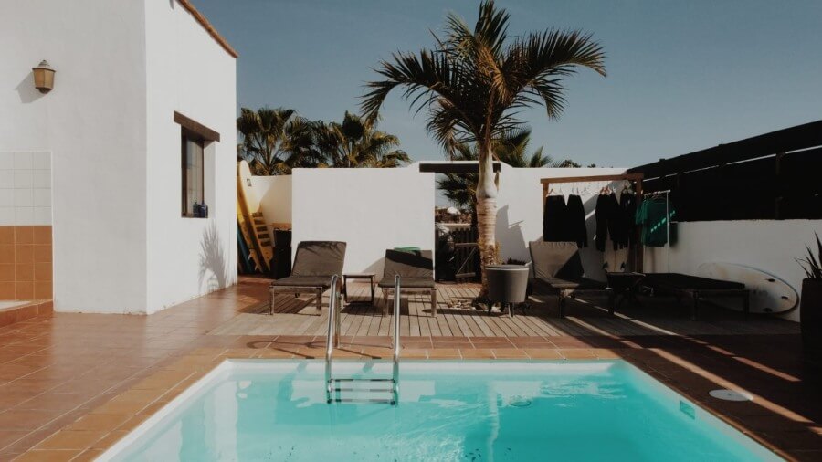 Pool im Longwave Surfcamp Fuerteventura Pool im Longwave Surfcamp Fuerteventura