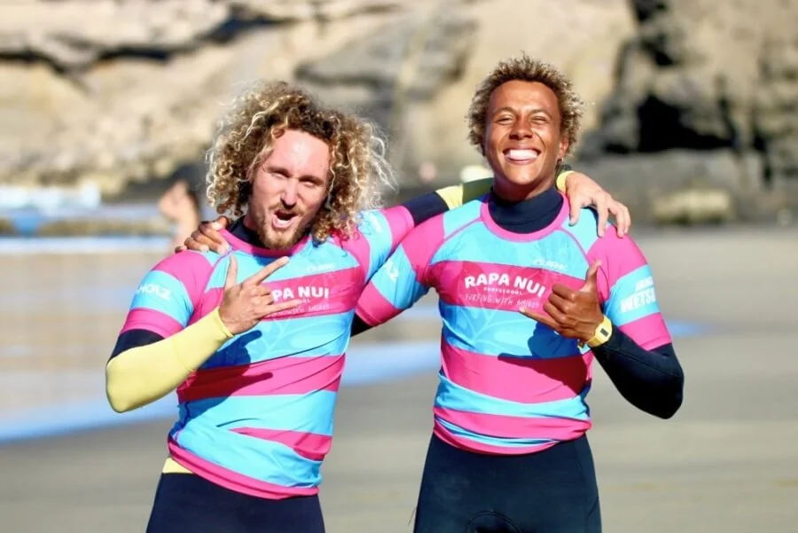Surfcoaches Gilles Noah und Yannick vom Rapa Nui Surfamp Fuerteventura