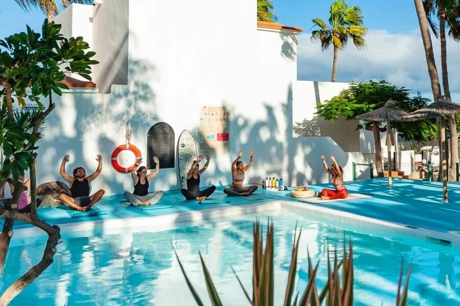 Yoga am Pool in Costa Calma