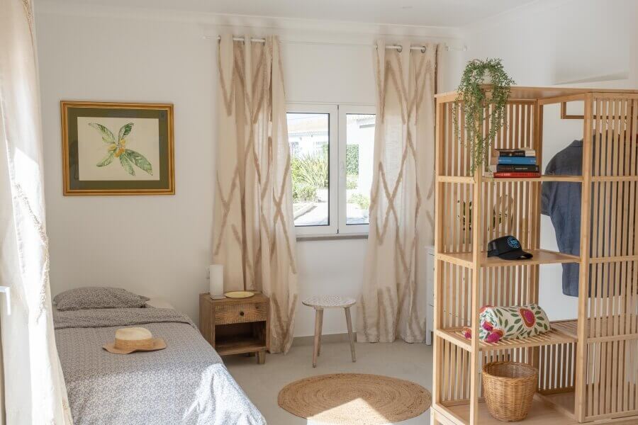 Das Dreibett Zimmer in der neuen Surfmansion von TSE in der Algarve